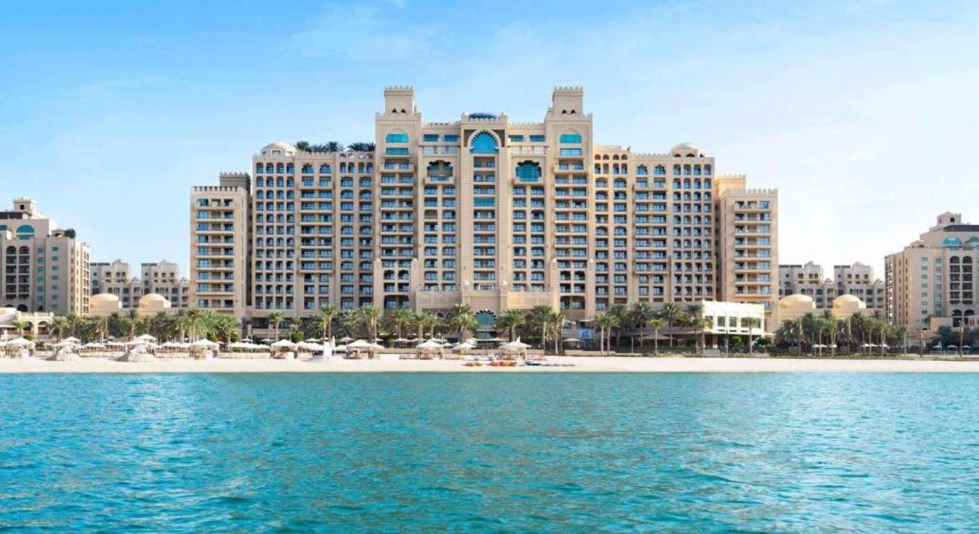 Fairmont The Palm Dubai beachfront resort with private sandy beach and sea-facing hotel facade