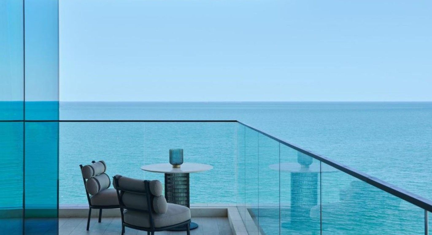 Mandarin Oriental Jumeira Dubai beachfront pool and luxury cabanas overlooking the Arabian Gulf