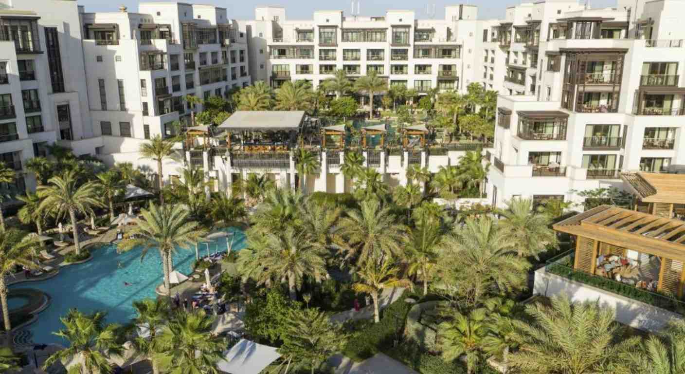 Beachfront pool and modern luxury setting at Jumeirah Al Naseem Dubai with private beach