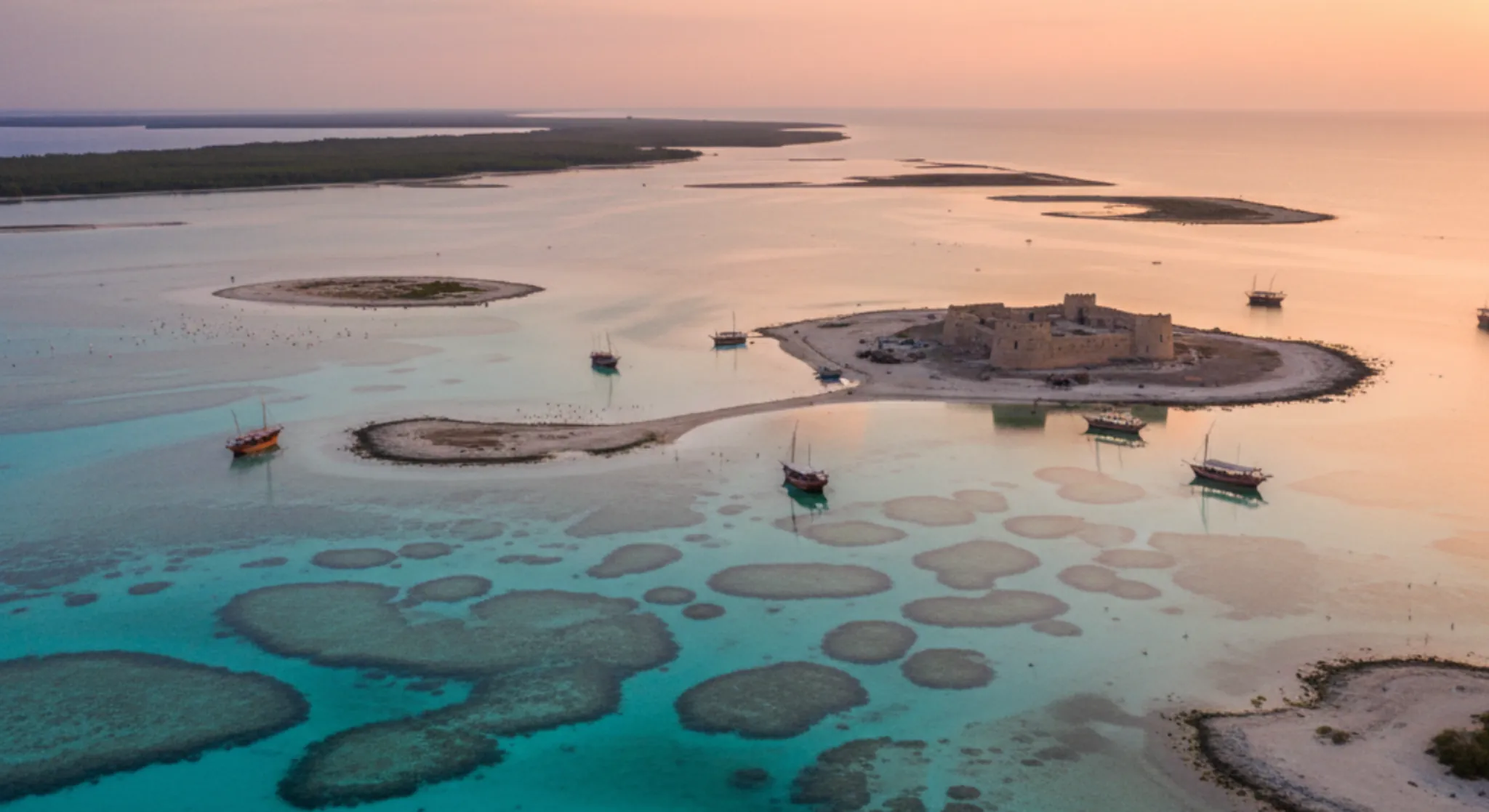 Luxury desert safari lodge with wildlife near private pool experience 