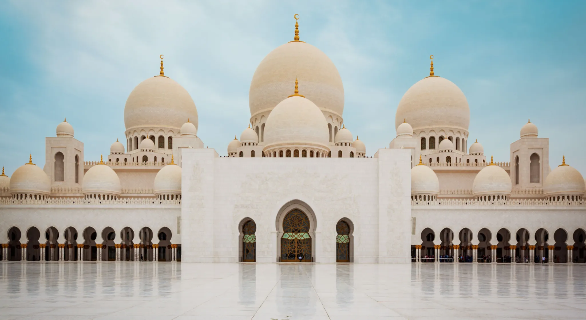 Sheikh Zayed Grand Mosque main entrance and domes in Abu Dhabi.