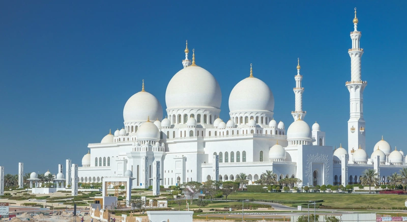 How long did it take to build Sheikh Zayed Grand Mosque