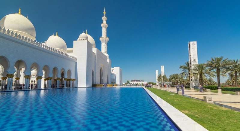 One day in Abu Dhabi itinerary with Sheikh Zayed Grand Mosque