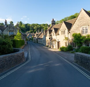 Cotswolds private holiday package featuring scenic English countryside and traditional villages