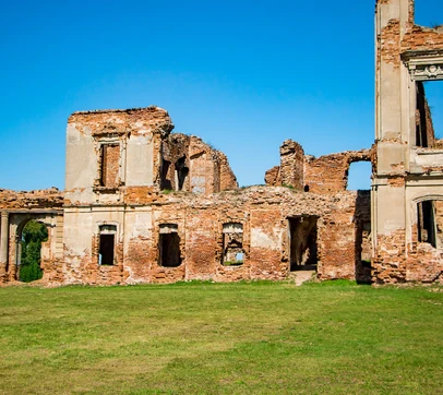 The ruined Ak-Saray palace of Tamerlane in Shakhrisabz, Uzbekistan