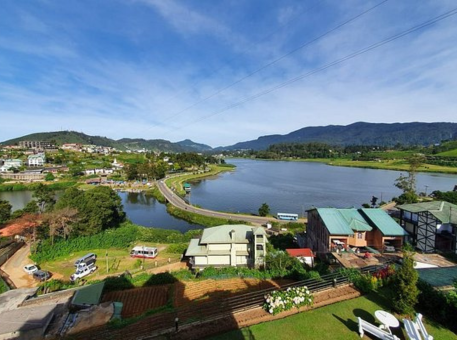 Gregory Lake and the hill country around Nuwara Eliya, photographed by Jude Abraham on a tea-country route check