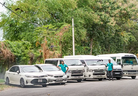 Arabiers coach for bus rental in Sri Lanka with driver in the hill country